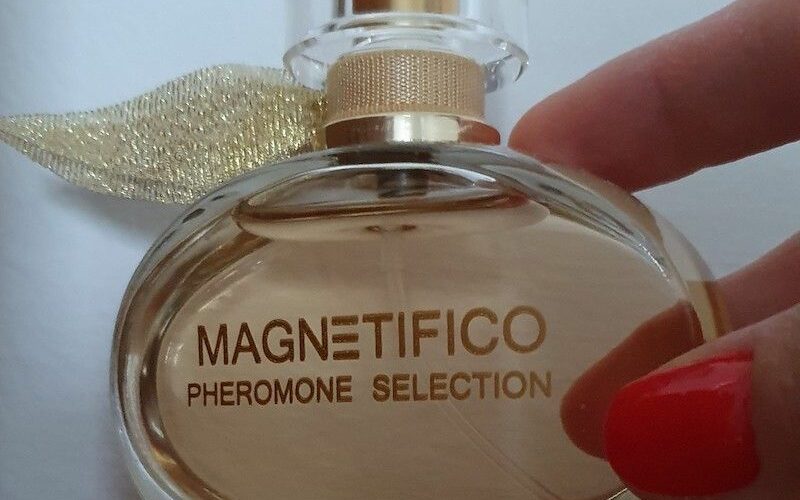 Magnetifico parfém Selection pre ženy s feromónmi - flakón
