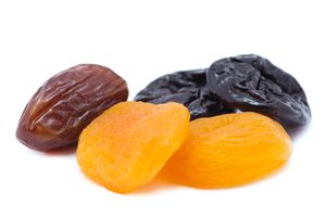 Potraviny na zvýšenie estrogénu - sušené ovocie, marhuľa, slivka