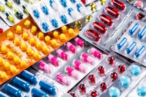 Tabletky na zvýšenie estrogénu - princíp a účinky, tabletky rôznej farby v blistroch