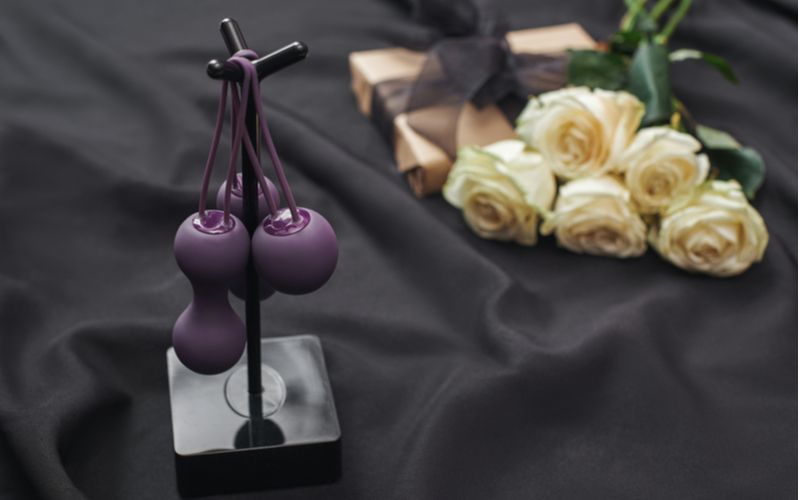 Luxusné venušine guličky - fialové guličky na stojane, darček