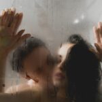 Sexuálne polohy v sprche sú naozaj osviežujúce, na čo si dať pozor?
